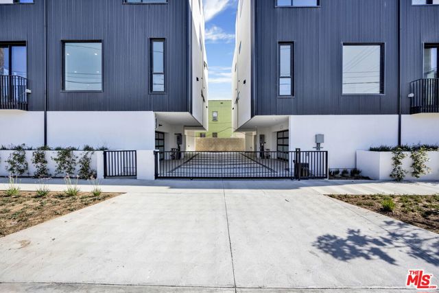5868 Saturn Street, Los Angeles CA: https://media.crmls.org/mediaz/7c233a74-dce2-49c3-8fa8-4efaec271722.jpg
