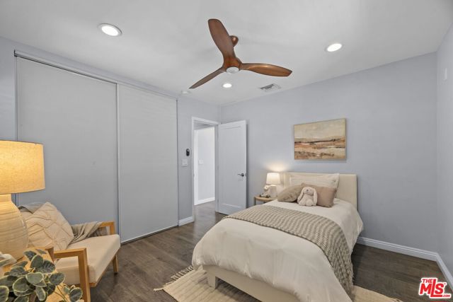 5711 W 18th Street, Los Angeles CA: https://media.crmls.org/mediaz/7c234bdf-fa73-4fcf-9384-043f1a99a816.jpg