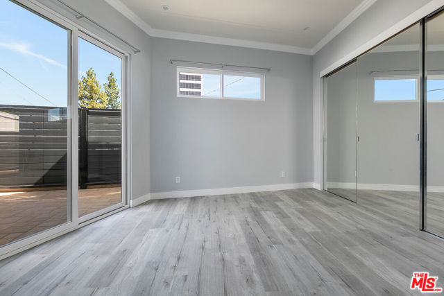 21037 Costanso St, Woodland Hills CA: https://media.crmls.org/mediaz/7c242c70-e526-41a0-b060-bb5715125577.jpg