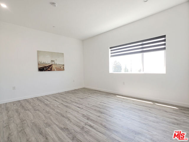 1229 S Kingsley Drive, Los Angeles CA: https://media.crmls.org/mediaz/7c24597a-fc8d-4cb5-aeee-4444660ff1df.jpg