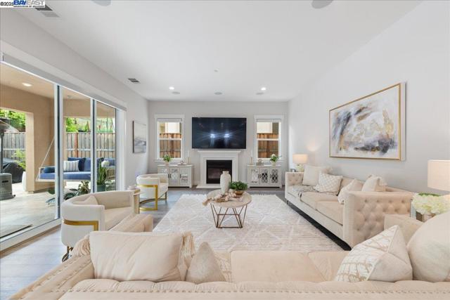 7259 Lembert Hills Dr, Dublin CA: https://media.crmls.org/mediaz/7c248032-e9a8-4796-ac67-ed42c06378ef.jpg