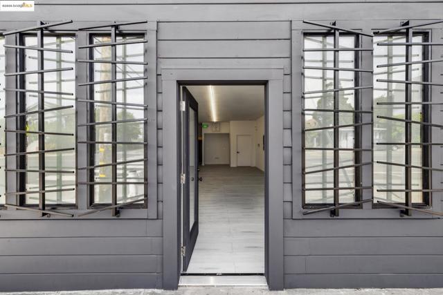 904 41st St, Oakland CA: https://media.crmls.org/mediaz/7c2490a2-7140-4e48-bc47-f458e3403467.jpg