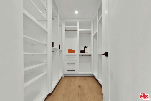 602 S Lucerne Boulevard, Los Angeles CA: https://media.crmls.org/mediaz/7c24c768-e7a0-4818-81d4-1e6e458e9f9b.jpg