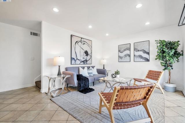 4312 Solano Way, Union City CA: https://media.crmls.org/mediaz/7c25338e-e487-411d-94a1-41678aeafd94.jpg