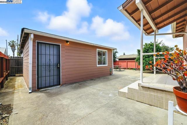 825 Billings Blvd, San Leandro CA: https://media.crmls.org/mediaz/7c256d0f-612c-44c7-8584-a746bfa1e54e.jpg