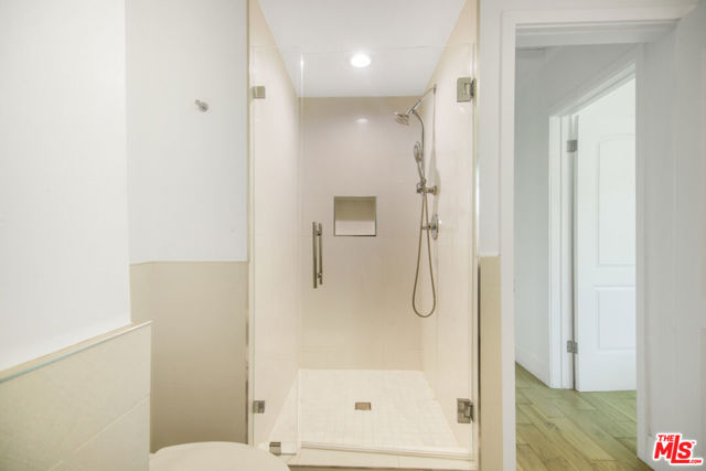 2700 Carmar Drive, Los Angeles CA: https://media.crmls.org/mediaz/7c25a8d3-c70f-4a3c-ba2e-a3fa89c0fba6.jpg