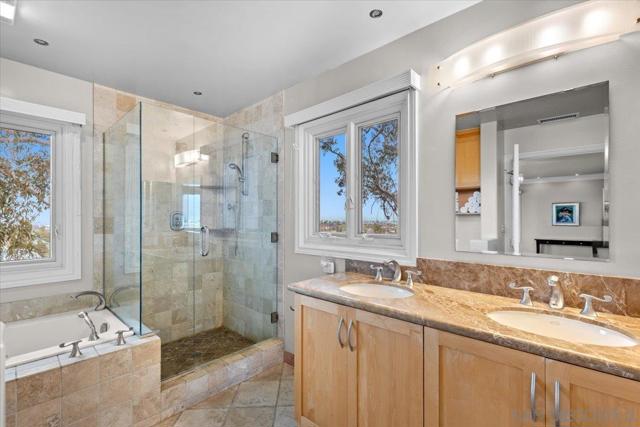 2205 Locust St, San Diego CA: https://media.crmls.org/mediaz/7c262f80-726b-4dfa-8eb4-9a750f668836.jpg