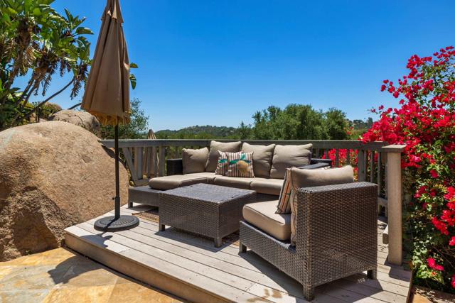28551 Meadow Glen Way W, Escondido CA: https://media.crmls.org/mediaz/7c26c039-f120-47a7-adb6-98f08cbfd508.jpg