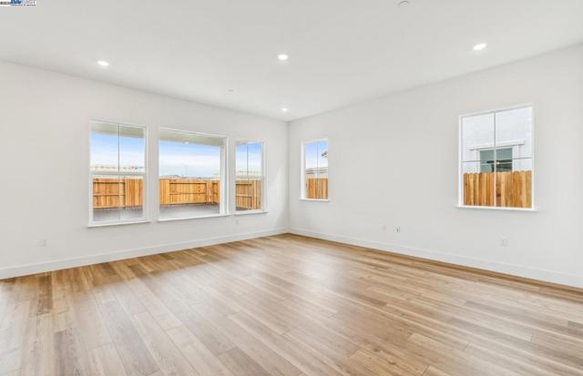 1552 Kasnak Drive, Manteca CA: https://media.crmls.org/mediaz/7c26c945-a651-42a6-bc22-4395d037219b.jpg