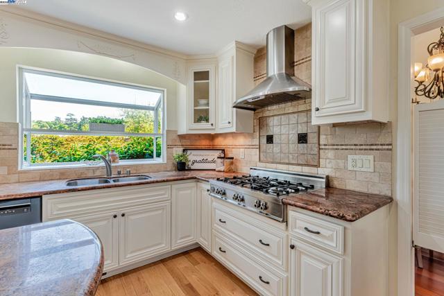 483 Becado Place, Fremont CA: https://media.crmls.org/mediaz/7c270275-4253-4fd7-a4a3-dd609032ccdb.jpg