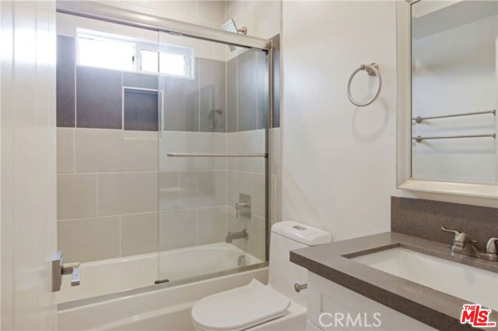 https://media.crmls.org/mediaz/7c27406d-3c53-4250-ab3e-acd6ab5959ab.jpg?preset=X-Large