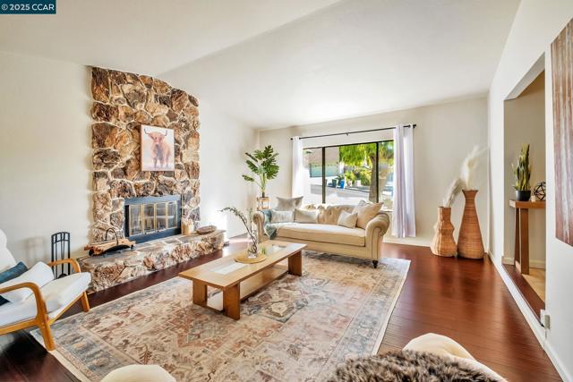 154 Turnberry Way, Vallejo CA: https://media.crmls.org/mediaz/7c274446-550e-478f-9b46-1da5daffd4df.jpg