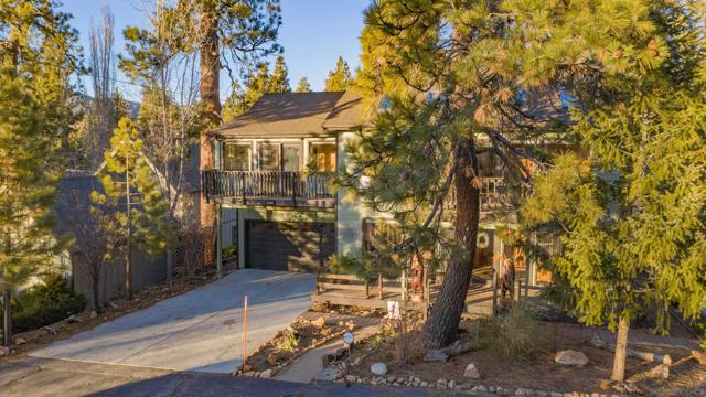 39470 Lake Dr, Big Bear CA: https://media.crmls.org/mediaz/7c284d37-b22a-4f48-a5ad-7dd467ddc21f.jpg
