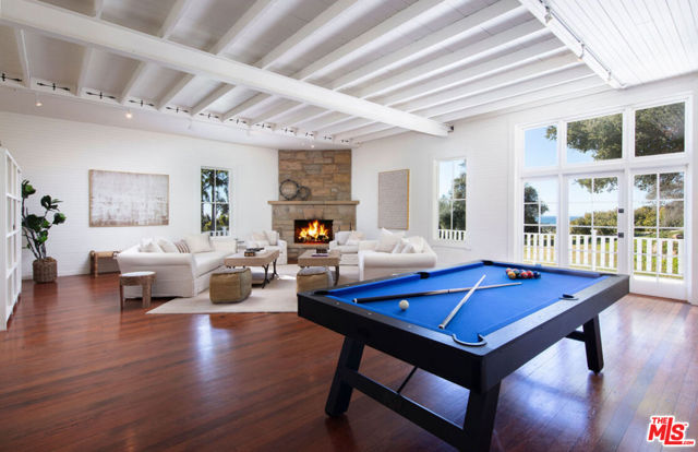 1835 Santa Monica Road, Carpinteria CA: https://media.crmls.org/mediaz/7c28dd0b-b934-4922-b400-8881b5ea02d1.jpg