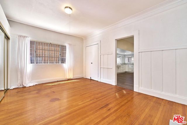 2619 Raymond Avenue, Los Angeles CA: https://media.crmls.org/mediaz/7c28e6ca-6a6f-4a4f-8488-20362d3199e0.jpg