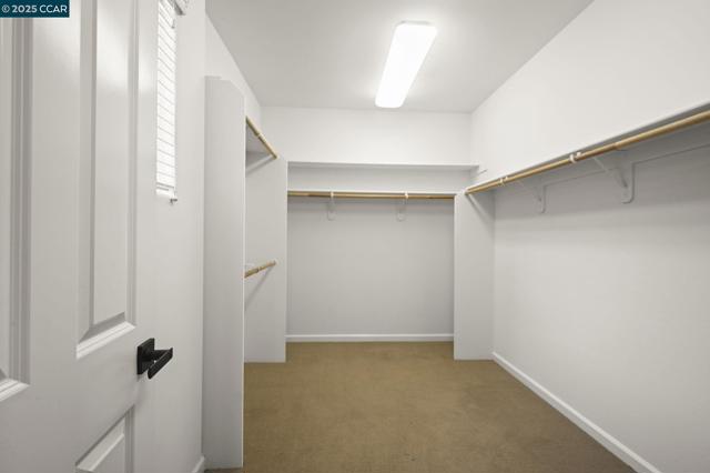 7774 Stoneleaf Rd, San Ramon CA: https://media.crmls.org/mediaz/7c2917cd-f354-473c-8e13-a9a520e999a1.jpg