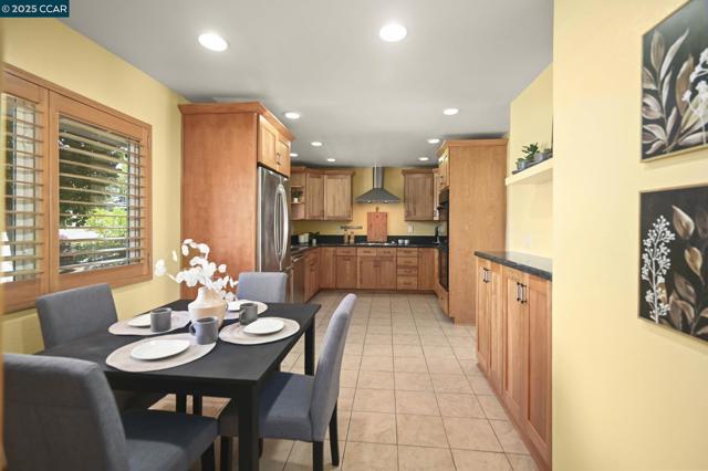 2 Kulani Ln, Pleasant Hill CA: https://media.crmls.org/mediaz/7c299712-5c70-4b09-a61b-691ccb36f7f0.jpg