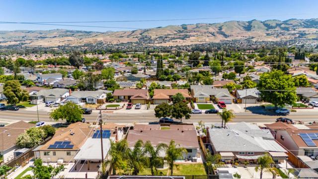 2733 Scottsdale Drive, San Jose CA: https://media.crmls.org/mediaz/7c29b4f4-a01e-46b8-b5a6-60f59718d1bb.jpg