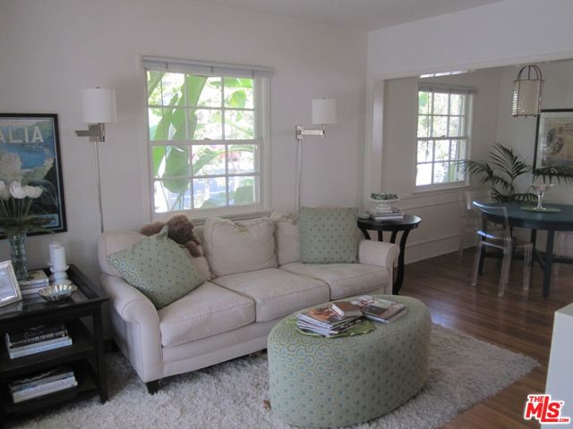 1301 Stanford St, Santa Monica CA: https://media.crmls.org/mediaz/7c29e3c7-2948-4386-ae3e-fc7d73ef3b24.jpg