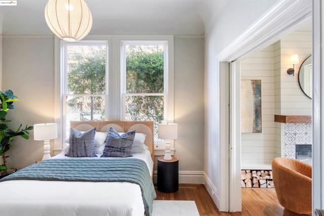 1402 15th St, San Francisco CA: https://media.crmls.org/mediaz/7c29e76a-872f-460f-8e49-df23b3427800.jpg