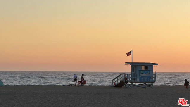 26533 Ocean View Drive, Malibu CA: https://media.crmls.org/mediaz/7c2a13b5-1597-4bbe-8801-e886d48ef14b.jpg