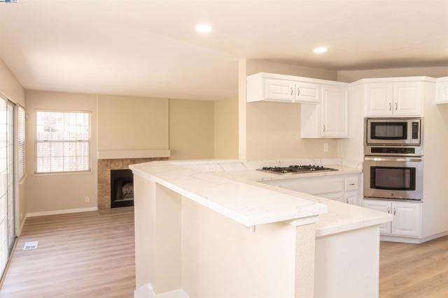 3270 Formby Ln, Fairfield CA: https://media.crmls.org/mediaz/7c2a3f99-6c96-42a9-8755-a66ba1a7283c.jpg
