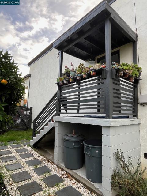 620 Kentucky St, Vallejo CA: https://media.crmls.org/mediaz/7c2a752a-1898-4ac2-ba63-662bf7d835b6.jpg