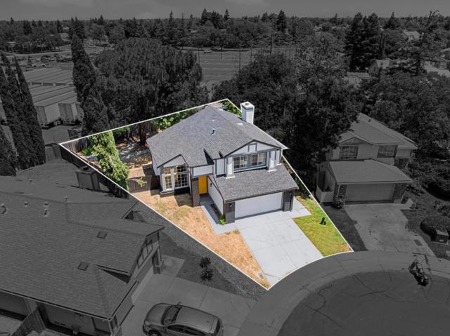 6431 Canyon Creek Way, Elk Grove CA: https://media.crmls.org/mediaz/7c2aaccf-376b-4dd5-8ebc-aa1c0a103e6a.jpg