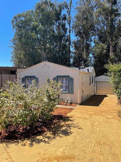 241 Palisades Avenue, Santa Cruz CA: https://media.crmls.org/mediaz/7c2b364f-0667-4735-8b6f-8719346b8e12.jpg