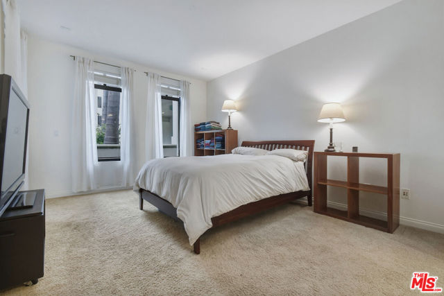 5625 Crescent Parkway, 109 photo 24
