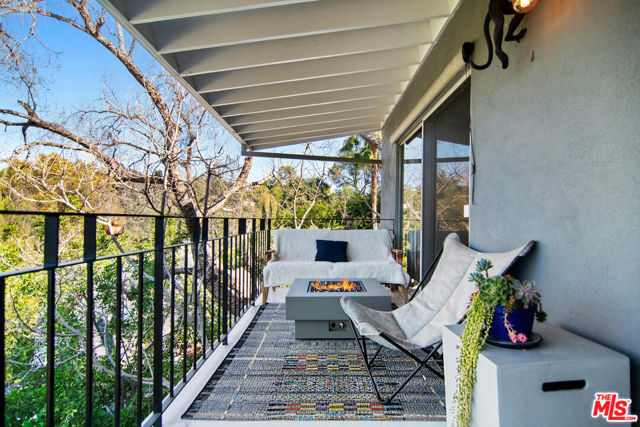 3631 Buena Park Drive, Studio City CA: https://media.crmls.org/mediaz/7c2bf89f-9f1e-441b-9805-f5acfc5a8c6e.jpg