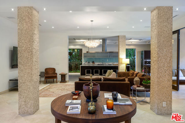 623 N ALTA Drive, Beverly Hills CA: https://media.crmls.org/mediaz/7c2c6cae-3317-4280-8b97-6ebd09c4f276.jpg
