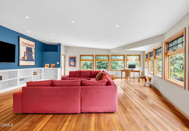 1602 Golf Club Drive, Glendale CA: https://media.crmls.org/mediaz/7c2c8efb-36e3-419c-9292-8cc5e1e967ee.jpg