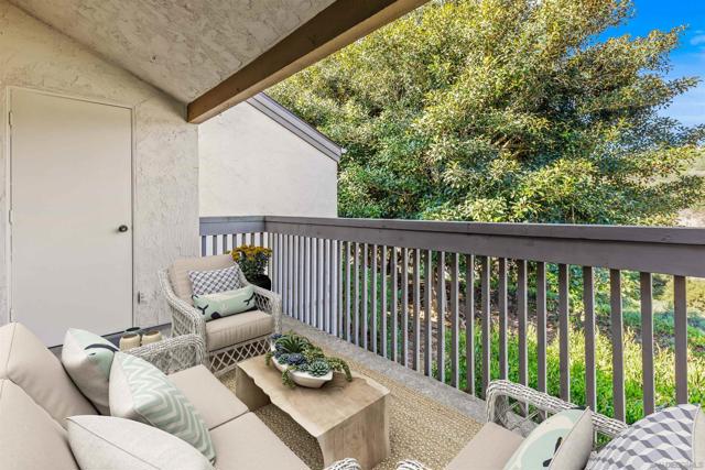 8561 Villa La Jolla Dr, La Jolla CA: https://media.crmls.org/mediaz/7c2ce7dc-91d8-4e08-a2f1-a2415e9f3499.jpg