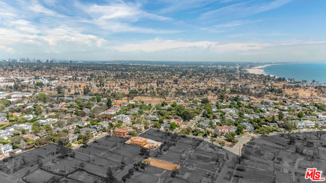 16032 Miami Way, Pacific Palisades CA: https://media.crmls.org/mediaz/7c2cfd33-4416-43f1-b6ed-bf03eaca3cc7.jpg