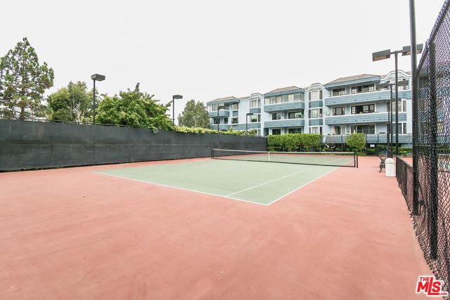 311 Bora Bora Way, Marina del Rey CA: https://media.crmls.org/mediaz/7c2e7461-db44-41f2-823e-5d0fd55d3f74.jpg