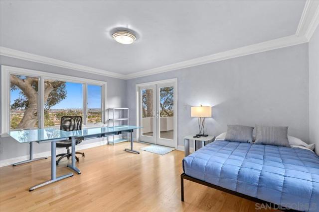 2205 Locust St, San Diego CA: https://media.crmls.org/mediaz/7c2e7bdd-ca2a-433f-8d3a-2abfdb584bcd.jpg