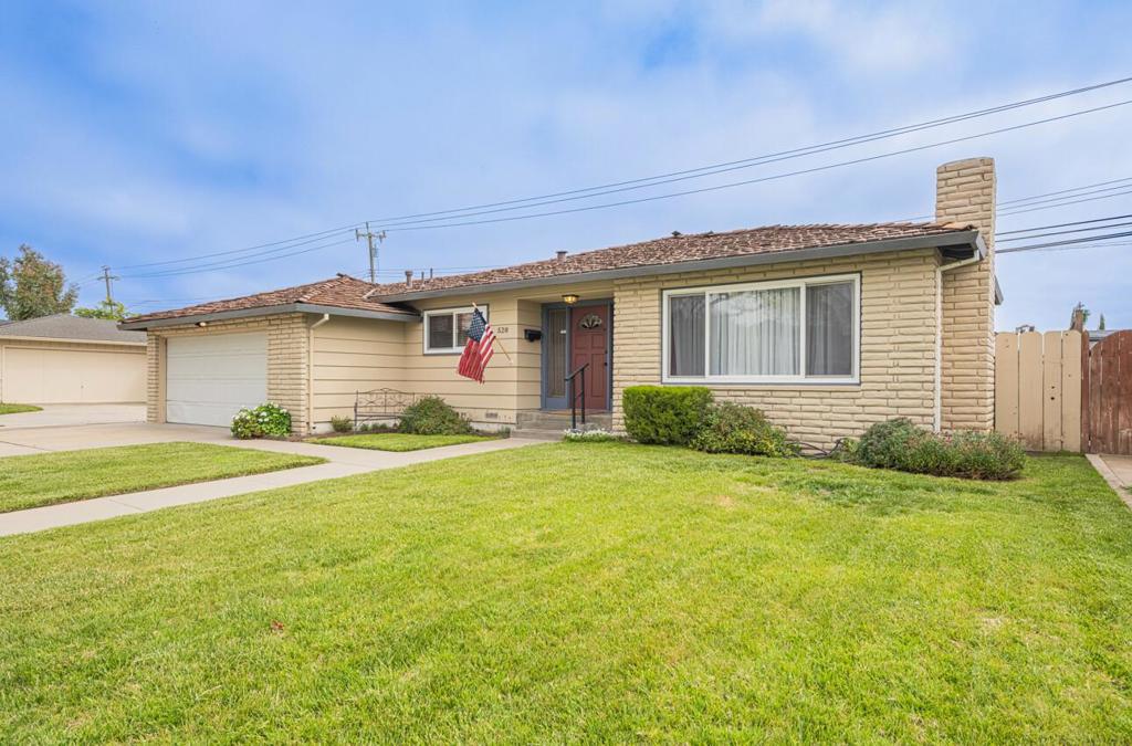528 La Mesa Drive