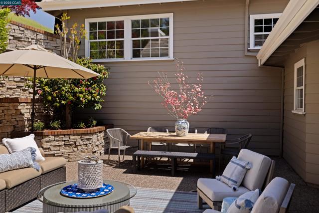46 Merrill Circle N., Moraga CA: https://media.crmls.org/mediaz/7c2e9622-bdac-4408-bb7f-41a9213813c7.jpg