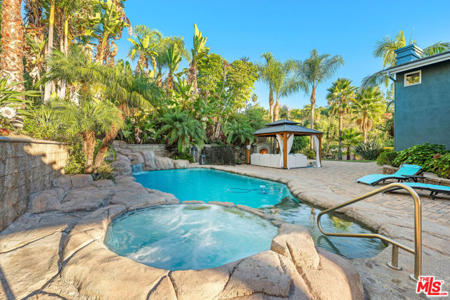 2428 Oak Canyon Place, Escondido CA: https://media.crmls.org/mediaz/7c2ea194-4717-41a8-9a9a-d52fdf73f371.jpg