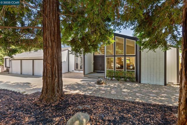 865 El Cerro Blvd, Danville CA: https://media.crmls.org/mediaz/7c2eab9b-f29e-42c2-b857-fa8f558e57c1.jpg