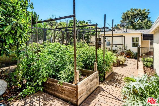 11245 Huston Street, North Hollywood CA: https://media.crmls.org/mediaz/7c2f32a0-d6f0-4212-912d-1e12e8cba271.jpg
