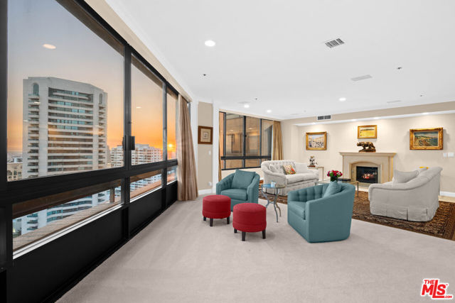10430 Wilshire Boulevard, Los Angeles CA: https://media.crmls.org/mediaz/7c2f3d1f-425e-4f8a-8494-8b7c84a5346f.jpg