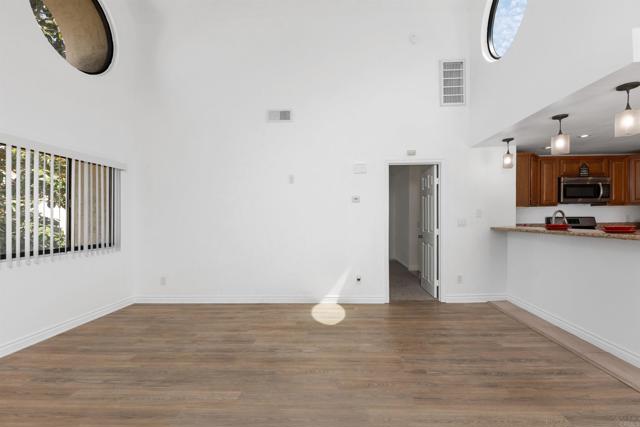 Detail Gallery Image 31 of 42 For 333 Melrose Dr. #F,  Vista,  CA 92083 - 1 Beds | 1 Baths