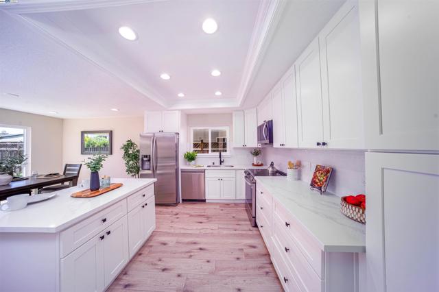 35459 Galen Pl, Fremont CA: https://media.crmls.org/mediaz/7c30c143-edbb-4bf1-8ba1-3d0ea02ad07f.jpg