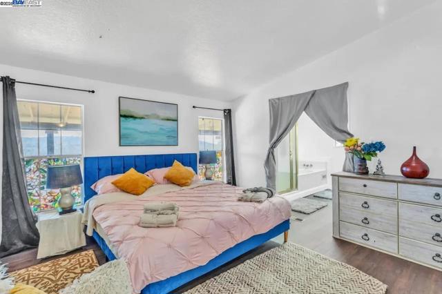 1170 Graceland Pl,  CA: https://media.crmls.org/mediaz/7c30ed65-dc2f-4b08-85e2-d51e5f46a28f.jpg