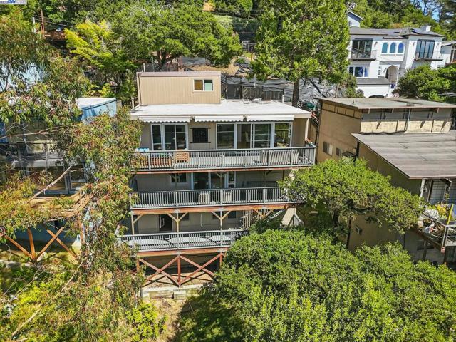 2323 Mastlands Dr, Oakland CA: https://media.crmls.org/mediaz/7c314db7-3941-4de4-a0c4-275ce596deb7.jpg