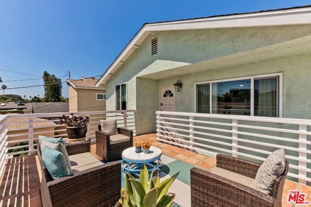4417 Campbell Drive, Los Angeles CA: https://media.crmls.org/mediaz/7c3192ec-241b-4f85-a36f-f546b5213d44.jpg