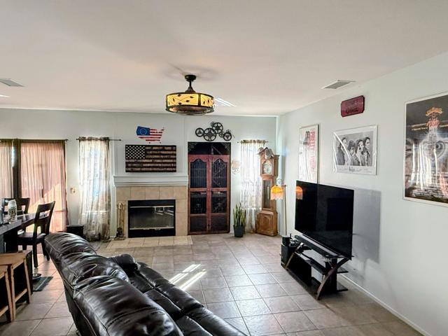 1992 Warwick Street, San Jacinto CA: https://media.crmls.org/mediaz/7c31bb25-9232-41b2-9d4f-7c52426f7fcc.jpg