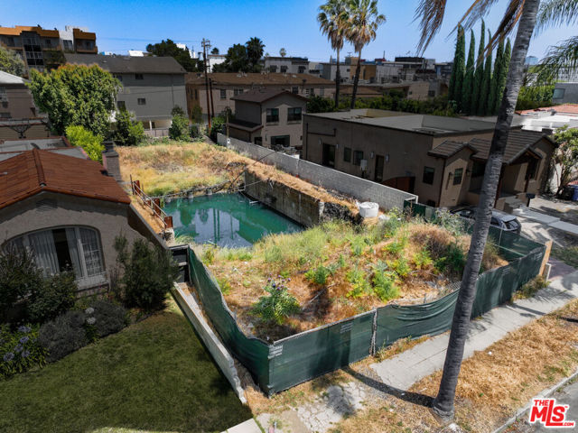 340 N Edinburgh Avenue, Los Angeles CA: https://media.crmls.org/mediaz/7c324ff6-3962-47ed-923c-9137e7158c58.jpg